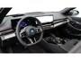 BMW 5-Serie Touring 550e xDrive M-Sport Pro | Bowers & Wilkins | M Carbon exterieur | Stoelventilatie | Onderstel Professional | Head-up | Panoramadak | Trekhaak |