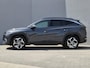 Hyundai Tucson 1.6 T-GDI PHEV Comfort 4WD / Dealer onderhouden / Fabrieksgarantie tot 05-2027 / All season banden / Stuur- & Stoelverwarming / Trekgewicht 1350 kg / Elektrische achterklep / Achteruitrijcamera / Apple Carplay Android Auto /