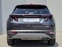 Hyundai Tucson 1.6 T-GDI PHEV Comfort 4WD / Dealer onderhouden / Fabrieksgarantie tot 05-2027 / All season banden / Stuur- & Stoelverwarming / Trekgewicht 1350 kg / Elektrische achterklep / Achteruitrijcamera / Apple Carplay Android Auto /