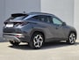 Hyundai Tucson 1.6 T-GDI PHEV Comfort 4WD / Dealer onderhouden / Fabrieksgarantie tot 05-2027 / All season banden / Stuur- & Stoelverwarming / Trekgewicht 1350 kg / Elektrische achterklep / Achteruitrijcamera / Apple Carplay Android Auto /