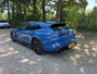 Porsche Taycan Sport Turismo GTS 93 kWh - Rode stiksel / gordels - Lederen Dashbord - Sport Chrono - Passenger display - Carbon stuur inleg - Luxe zelf dimmend glazen dak - Alcantara hemel - 21 inch - VOLLE UITVOERING - Bose - Adaptieve cruise - extra getint glas