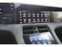 Porsche Taycan Sport Turismo GTS 93 kWh - Rode stiksel / gordels - Lederen Dashbord - Sport Chrono - Passenger display - Carbon stuur inleg - Luxe zelf dimmend glazen dak - Alcantara hemel - 21 inch - VOLLE UITVOERING - Bose - Adaptieve cruise - extra getint glas - Dealer onderhouden