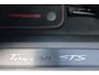 Porsche Taycan Sport Turismo GTS 93 kWh - Rode stiksel / gordels - Lederen Dashbord - Sport Chrono - Passenger display - Carbon stuur inleg - Luxe zelf dimmend glazen dak - Alcantara hemel - 21 inch - VOLLE UITVOERING - Bose - Adaptieve cruise - extra getint glas - Dealer onderhouden
