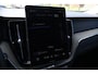 Volvo XC60 2.0 T6 Plug-in hybrid AWD Ultra Dark | Pano | Luchtvering | Trekhaak |