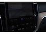 Volvo XC60 2.0 T6 Plug-in hybrid AWD Ultra Dark | Pano | Luchtvering | Trekhaak |