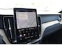 Volvo XC60 2.0 T6 Plug-in hybrid AWD Ultra Dark | Pano | Luchtvering | Trekhaak |