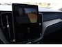 Volvo XC60 2.0 T6 Plug-in hybrid AWD Ultra Dark | Pano | Luchtvering | Trekhaak |
