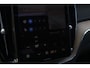 Volvo XC60 2.0 T6 Plug-in hybrid AWD Ultra Dark | Pano | Luchtvering | Trekhaak |