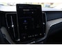 Volvo XC60 2.0 T6 Plug-in hybrid AWD Ultra Dark | Pano | Luchtvering | Trekhaak |
