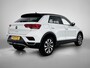 Volkswagen T-Roc 1.5 TSI Style | 150 PK | Autromaat | Apple Carplay / Android Auto | Trekhaak | Parkeersensoren | Adaptief Cruise Control | Stoelverwarming |