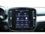 Volvo XC40 B4 Automaat Plus Dark | Premium audio by Harman en Kardon| Semi Electrische trekhaak|19 Inch Lichtmetalen velgen| Adaptieve Cruise Control| Blind Spot| Electrisch bedienbare voorstoelen| Electrisch bedienbare achterklep.