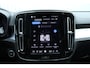 Volvo XC40 B4 Automaat Plus Dark | Premium audio by Harman en Kardon| Semi Electrische trekhaak|19 Inch Lichtmetalen velgen| Adaptieve Cruise Control| Blind Spot| Electrisch bedienbare voorstoelen| Electrisch bedienbare achterklep.