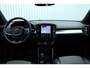 Volvo XC40 B4 Automaat Plus Dark | Premium audio by Harman en Kardon| Semi Electrische trekhaak|19 Inch Lichtmetalen velgen| Adaptieve Cruise Control| Blind Spot| Electrisch bedienbare voorstoelen| Electrisch bedienbare achterklep.