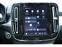 Volvo XC40 B4 Automaat Plus Dark | Premium audio by Harman en Kardon| Semi Electrische trekhaak|19 Inch Lichtmetalen velgen| Adaptieve Cruise Control| Blind Spot| Electrisch bedienbare voorstoelen| Electrisch bedienbare achterklep.
