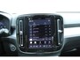 Volvo XC40 B4 Automaat Plus Dark | Premium audio by Harman en Kardon| Semi Electrische trekhaak|19 Inch Lichtmetalen velgen| Adaptieve Cruise Control| Blind Spot| Electrisch bedienbare voorstoelen| Electrisch bedienbare achterklep.