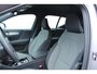 Volvo XC40 B4 Automaat Plus Dark | Premium audio by Harman en Kardon| Semi Electrische trekhaak|19 Inch Lichtmetalen velgen| Adaptieve Cruise Control| Blind Spot| Electrisch bedienbare voorstoelen| Electrisch bedienbare achterklep.