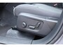 Volvo XC40 B4 Automaat Plus Dark | Premium audio by Harman en Kardon| Semi Electrische trekhaak|19 Inch Lichtmetalen velgen| Adaptieve Cruise Control| Blind Spot| Electrisch bedienbare voorstoelen| Electrisch bedienbare achterklep.