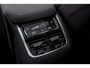 Volvo XC90 T8 455PK Automaat Plug-in hybrid AWD Ultra Bright Luchtvering / Trekhaak / Panoramadak / Google services / Elektrisch bedienbare voorstoelen met geheugen / Stoelverwarming voor en achter