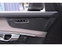 Volvo XC90 T8 455PK Automaat Plug-in hybrid AWD Ultra Bright Luchtvering / Trekhaak / Panoramadak / Google services / Elektrisch bedienbare voorstoelen met geheugen / Stoelverwarming voor en achter