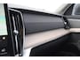 Volvo XC90 T8 455PK Automaat Plug-in hybrid AWD Ultra Bright Luchtvering / Trekhaak / Panoramadak / Google services / Elektrisch bedienbare voorstoelen met geheugen / Stoelverwarming voor en achter