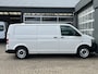 Volkswagen Transporter 2.0 TDI L2H1 Automaat Trekhaak 2500kg Airco Cruise controle Kastinrichting Omvormer Parkeersensor achter 2-Persoons Euro 5
