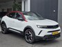 Opel Mokka-e Electric Level 4 50 kWh GS line 3 Fase | SOH 95,2% | 11kW bl | NL auto | Trekhaak | Camera | Apple Carplay & Android Auto | Cruise control | All season banden