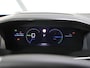 Peugeot e-2008 EV GT Avantage 54 kWh | 1ste eigenaar | AppleCarPlay/AndroidAuto | Climate Control | Adaptief Cruise Control | 360'Camera | FULL LED | LMV | Parkeersensoren | Privacy Glass | Isofix | Two-Tone | Sfeerverlichting |