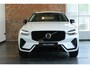 Volvo XC60 T6 Plug-in hybrid AWD Plus Dark | Elektrisch glazen panorama-dak | Rondomzicht camera | Trekhaak elektrisch uitklapbaar | Elektrisch verstelbare voorstoelen met geheugen | Adaptieve cruise control | Google services | Apple Carplay & Android Auto | Dodehoek detectie | Lederen bekleding | Keyless Entry | Stoel- en stuurverwarming |