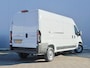 Peugeot e-Boxer 3.5t L4H3 Zwaar 110 kWh | 1ste eigenaar | AppleCarPlay/AndroidAuto | Navigatie | Cruise Control | Climate Control | Keyless | LED | Camera | 3 zits | Laadvloer | Parkeersensoren |