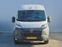 Peugeot e-Boxer 3.5t L4H3 Zwaar 110 kWh | 1ste eigenaar | AppleCarPlay/AndroidAuto | Navigatie | Cruise Control | Climate Control | Keyless | LED | Camera | 3 zits | Laadvloer | Parkeersensoren |