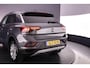 Volkswagen T-Roc Life Edition 1.5 TSI 150pk DSG Automaat Adaptive cruise control, Achteruitrijcamera, App connect, LED koplampen, Parkeersensoren, Airco, DAB, Radio, Bluetooth