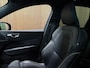Volvo XC60 T6 AWD Recharge Plus Dark Long Range | Trekhaak | Harman Kardon | Adaptieve Cruise Control | Stoelverwarming voor+achter | Stuurwielverwarming | Parkeercamera | Full LED Meesturende koplampen | Pilot Assist | Elektrische voorstoelen geheugen | R-Design Contour stoelen met wit stiksel en bies | Zitting verlenging voorstoelen | Schuifdak | Google Infotainment | 19 Inch | Keyless Drive | Parkeersensoren voor+achter | Privacy Glass | DAB Radio | Apple Carplay/Android Auto | Draadloos telefoon opladen | Volvo On Call met mobiele App functie | Onyx Black Metallic |
