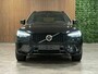 Volvo XC60 T6 AWD Recharge Plus Dark Long Range | Trekhaak | Harman Kardon | Adaptieve Cruise Control | Stoelverwarming voor+achter | Stuurwielverwarming | Parkeercamera | Full LED Meesturende koplampen | Pilot Assist | Elektrische voorstoelen geheugen | R-Design Contour stoelen met wit stiksel en bies | Zitting verlenging voorstoelen | Schuifdak | Google Infotainment | 19 Inch | Keyless Drive | Parkeersensoren voor+achter | Privacy Glass | DAB Radio | Apple Carplay/Android Auto | Draadloos telefoon opladen | Volvo On Call met mobiele App functie | Onyx Black Metallic |