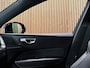 Volvo XC60 T6 AWD Recharge Plus Dark Long Range | Trekhaak | Harman Kardon | Adaptieve Cruise Control | Stoelverwarming voor+achter | Stuurwielverwarming | Parkeercamera | Full LED Meesturende koplampen | Pilot Assist | Elektrische voorstoelen geheugen | R-Design Contour stoelen met wit stiksel en bies | Zitting verlenging voorstoelen | Schuifdak | Google Infotainment | 19 Inch | Keyless Drive | Parkeersensoren voor+achter | Privacy Glass | DAB Radio | Apple Carplay/Android Auto | Draadloos telefoon opladen | Volvo On Call met mobiele App functie | Onyx Black Metallic |