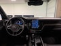 Volvo XC60 T6 AWD Recharge Plus Dark Long Range | Trekhaak | Harman Kardon | Adaptieve Cruise Control | Stoelverwarming voor+achter | Stuurwielverwarming | Parkeercamera | Full LED Meesturende koplampen | Pilot Assist | Elektrische voorstoelen geheugen | R-Design Contour stoelen met wit stiksel en bies | Zitting verlenging voorstoelen | Schuifdak | Google Infotainment | 19 Inch | Keyless Drive | Parkeersensoren voor+achter | Privacy Glass | DAB Radio | Apple Carplay/Android Auto | Draadloos telefoon opladen | Volvo On Call met mobiele App functie | Onyx Black Metallic |