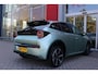 Lancia Ypsilon 1.2 Hybrid 110PK AUTOMAAT LX | CAMERA VOOR + ACHTER | PARKEERSENSOREN VOOR + ACHTER | DRIVE PACK: ADAPTIVE CRUISE CONTROL/DODEHOEK DETECTIE/ELEKTRISCH INKLAPBARE BUITENSPIEGELS/SPROTIEF STUURWIEL | SFEER VERLICHTING | CLIMATE CONTROL | DRAADLOZE APPLE CARPLAY/ANDROID AUTO | DRAADLOZE TELEFOONLADER | 17" LICHTMETALEN VELGEN "DIAMOND CUT" | WIELKASTEN "GLOSSY BLACK" | PRIVACY GLAS ACHTER | PREMIUM STOELBEKLEDING "GRIGIO ANTRACITE" | KLEUR: "VERDER GIADA" |