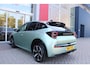 Lancia Ypsilon 1.2 Hybrid 110PK AUTOMAAT LX | CAMERA VOOR + ACHTER | PARKEERSENSOREN VOOR + ACHTER | DRIVE PACK: ADAPTIVE CRUISE CONTROL/DODEHOEK DETECTIE/ELEKTRISCH INKLAPBARE BUITENSPIEGELS/SPROTIEF STUURWIEL | SFEER VERLICHTING | CLIMATE CONTROL | DRAADLOZE APPLE CARPLAY/ANDROID AUTO | DRAADLOZE TELEFOONLADER | 17" LICHTMETALEN VELGEN "DIAMOND CUT" | WIELKASTEN "GLOSSY BLACK" | PRIVACY GLAS ACHTER | PREMIUM STOELBEKLEDING "GRIGIO ANTRACITE" | KLEUR: "VERDER GIADA" |
