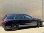 Mercedes-Benz C-klasse Estate 180 Business Solution AMG | Panoramadak | Trekhaak elektrisch wegklapbaar | Distronic | Camera | Sportstoelen | Lederen bekleding | Stoelverwarming | Navigatie | Apple CarPlay | 19 inch velgen | Sfeerverlichting | Elektrische achterklep | LED | Volledig dealeronderhouden