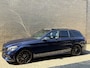 Mercedes-Benz C-klasse Estate 180 Business Solution AMG | Panoramadak | Trekhaak elektrisch wegklapbaar | Distronic | Camera | Sportstoelen | Lederen bekleding | Stoelverwarming | Navigatie | Apple CarPlay | 19 inch velgen | Sfeerverlichting | Elektrische achterklep | LED | Volledig dealeronderhouden
