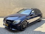 Mercedes-Benz C-klasse Estate 180 Business Solution AMG | Panoramadak | Trekhaak elektrisch wegklapbaar | Distronic | Camera | Sportstoelen | Lederen bekleding | Stoelverwarming | Navigatie | Apple CarPlay | 19 inch velgen | Sfeerverlichting | Elektrische achterklep | LED | Volledig dealeronderhouden