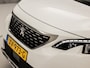Peugeot 5008 1.2 PureTech Allure Sport 7 Persoons Automaat (APPLE CARPLAY, GROOT NAVI, LEDER, LED KOPLAMPEN, 360 CAMERA, SPORTSTOELEN, GETINT GLAS, TREKHAAK, NIEUWSTAAT)