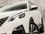 Peugeot 5008 1.2 PureTech Allure Sport 7 Persoons Automaat (APPLE CARPLAY, GROOT NAVI, LEDER, LED KOPLAMPEN, 360 CAMERA, SPORTSTOELEN, GETINT GLAS, TREKHAAK, NIEUWSTAAT)