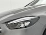 Mercedes-Benz B-klasse 180 Business Line | Trekhaak | AMG Line | Led lights | Parkeerpakket met achteruitrijcamera | Keyless-Go. Inclusief 24 maanden Mercedes-Benz Certified garantie voor Europa.