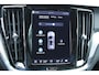 Volvo V60 2.0 T8 Plug-in hybrid AWD Plus Dark | 360" Camera | Stoel/stuurwiel verwarming | Achterbank verwarming | Google Services | DAB+ radio | Semi elektrische trekhaak | Elektrisch bedienbare achterklep
