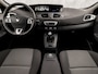 Renault Scenic 1.6 Sport (NAVIGATIE, AIRCO, CRUISE, TREKHAAK, SPORTSTOELEN, NIEUWE APK, NIEUWSTAAT)
