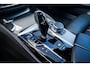 BMW 5-Serie Touring 520i High Executive | M-pakket | Panorama | Elektrisch wegklapbare trekhaak | Adaptieve cruise | Camera | LED