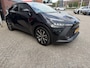 Toyota C-HR / C-HR+ 1.8 Hybrid 140 Dynamic APPLE/ANDROID BLIND-SPOT KEYLESS PARKSENSOREN PARKCAMERA AD-CRUISE NL-AUTO