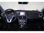Volvo V40 Cross Country T3 PolarPlus Luxury - Panoramadak - Harman/Kardon audio - Parkeercamera achter - Parkeersensoren voor & achter - Volvo On Call - Cruise Control - Standkachel - 17' LMV