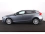 Volvo V40 Cross Country T3 PolarPlus Luxury - Panoramadak - Harman/Kardon audio - Parkeercamera achter - Parkeersensoren voor & achter - Volvo On Call - Cruise Control - Standkachel - 17' LMV