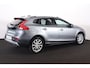 Volvo V40 Cross Country T3 PolarPlus Luxury - Panoramadak - Harman/Kardon audio - Parkeercamera achter - Parkeersensoren voor & achter - Volvo On Call - Cruise Control - Standkachel - 17' LMV